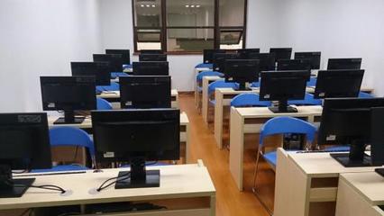 選擇保定宏遠(yuǎn)計(jì)算機(jī)職業(yè)培訓(xùn)學(xué)校的十大理由